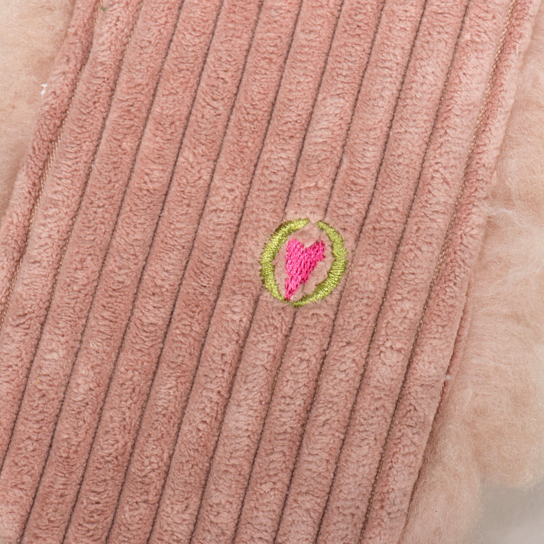 Penelope Pig Fluffer Lang & Hübsch™ Robustes Plüschspielzeug für Hunde