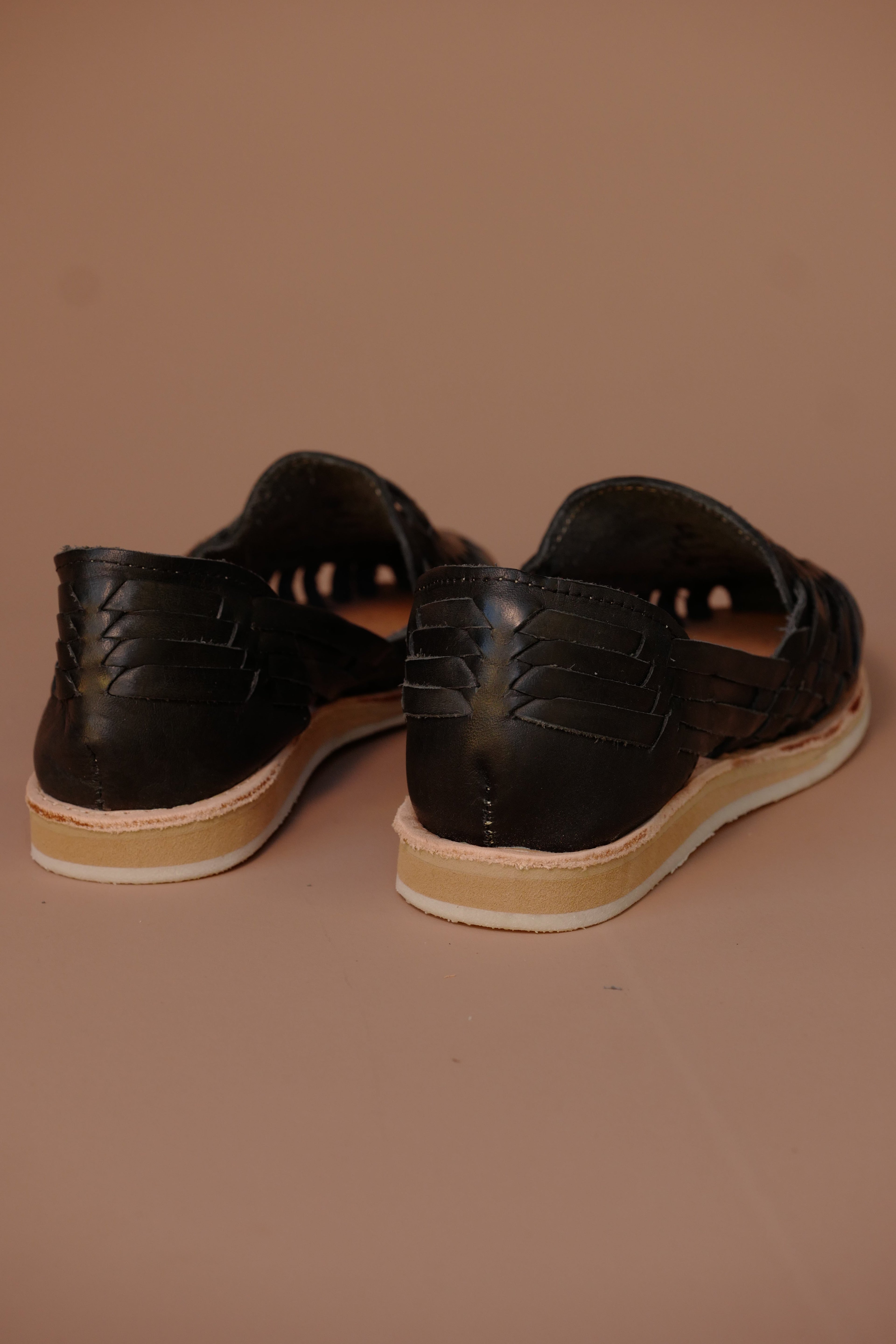 Schwarze Leder-Huaraches
