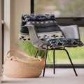 Handgewebte, wendbare geometrische Decke aus Alpaka in Blau, Grau und Creme – Yachana Kollektion