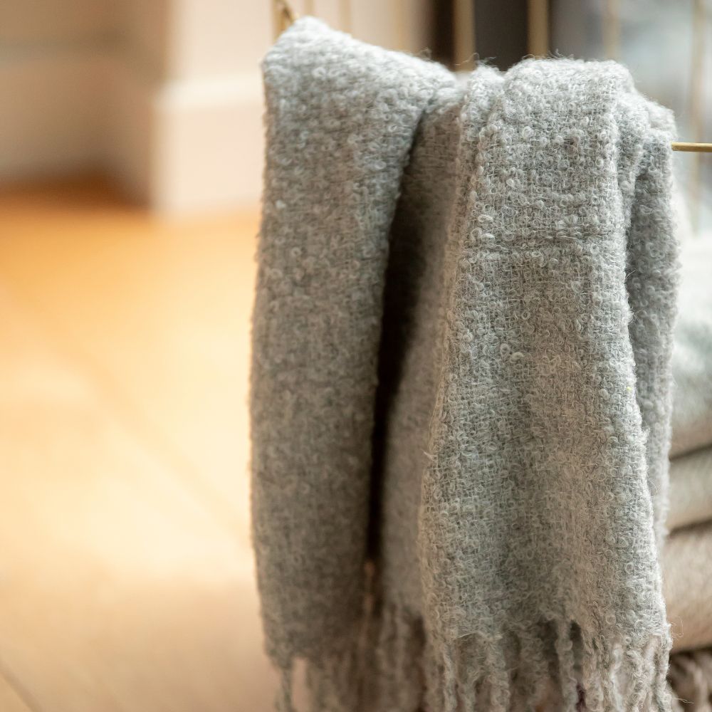 Handgewebte Alpaka Bouclé Silber Decke