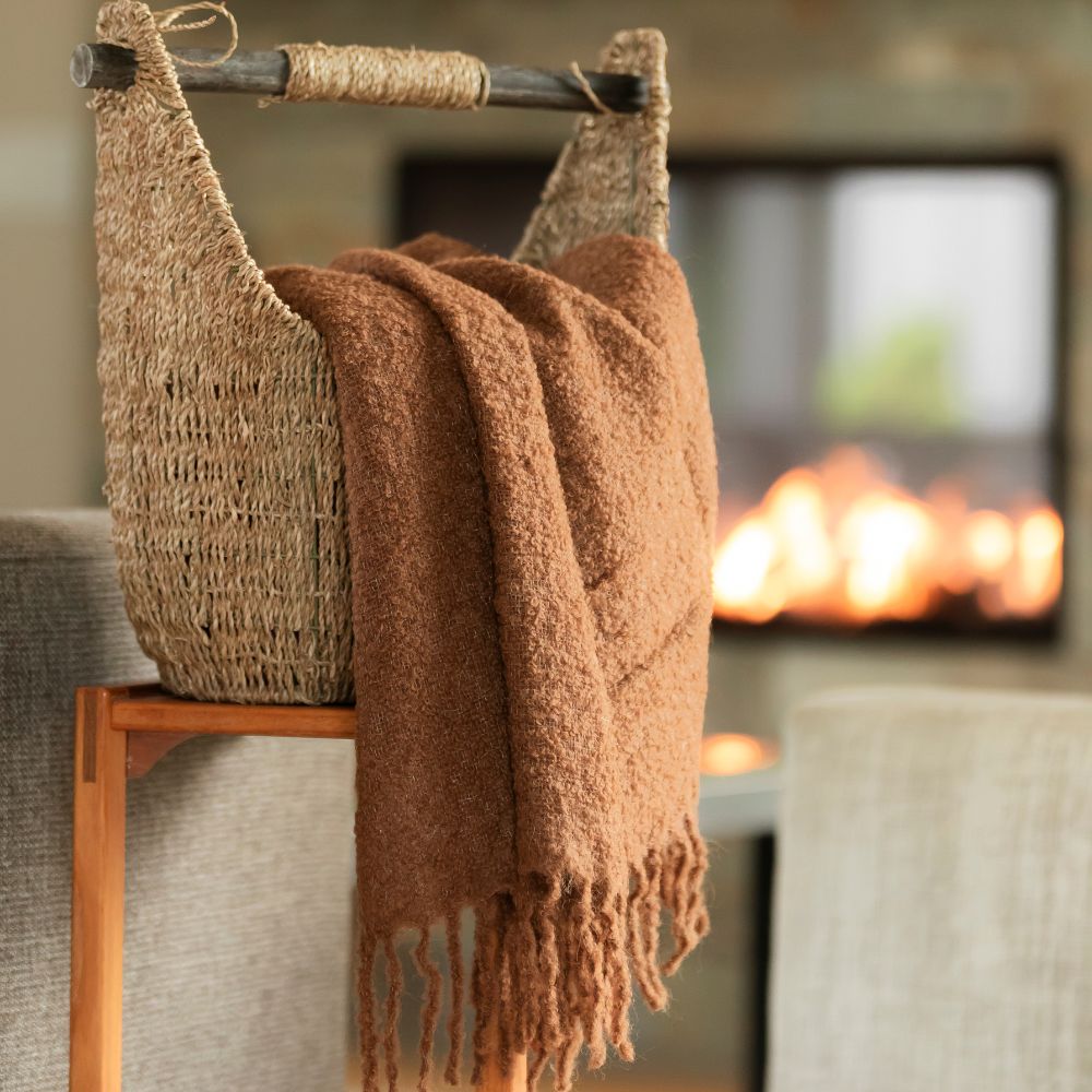 Handgewebte Alpaka Bouclé Kamelfarbene Kuscheldecke aus Peru