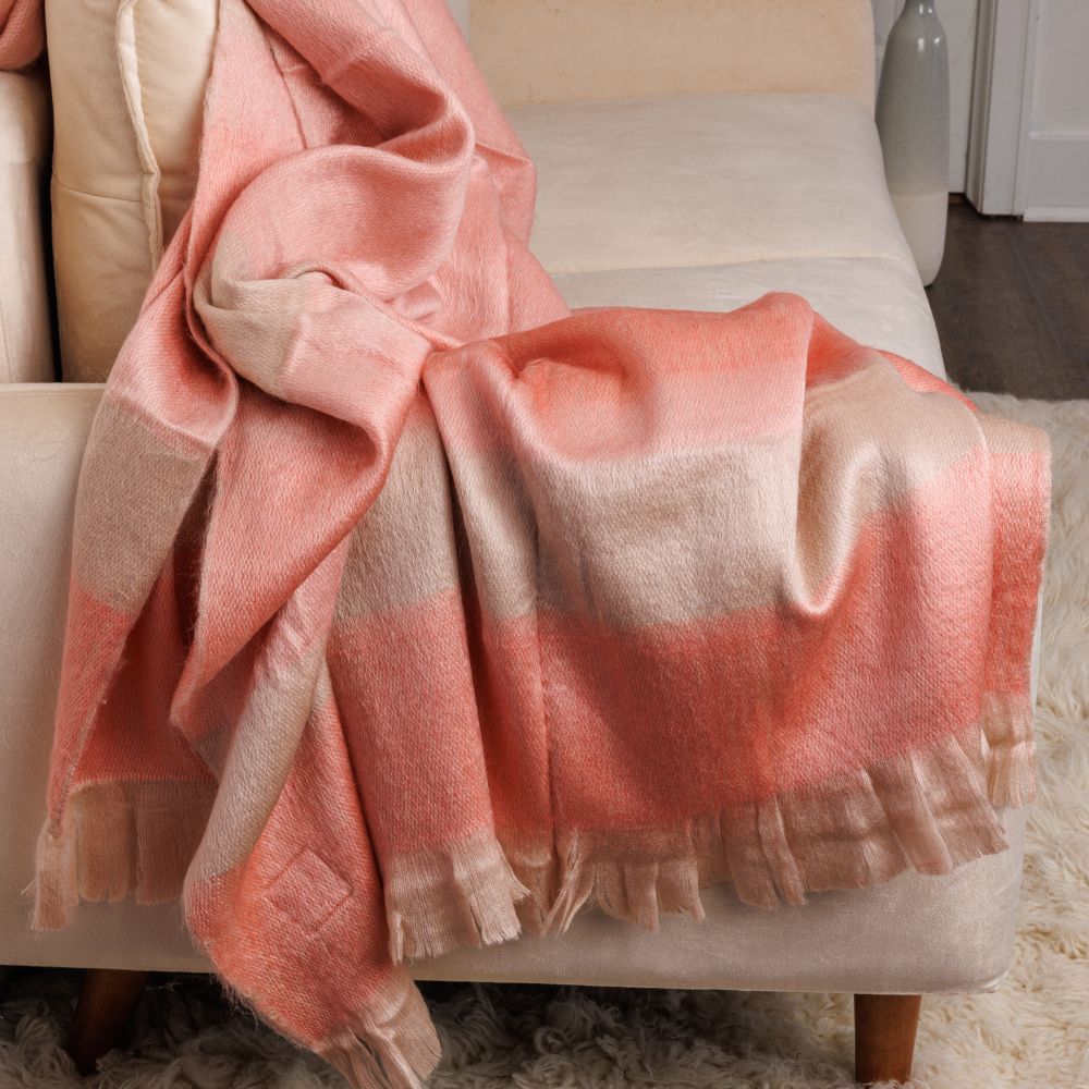 Handgewebte Alpaka-Decke aus Ecuador – Faded Coral mit Fransen – Kallpa-Kollektion