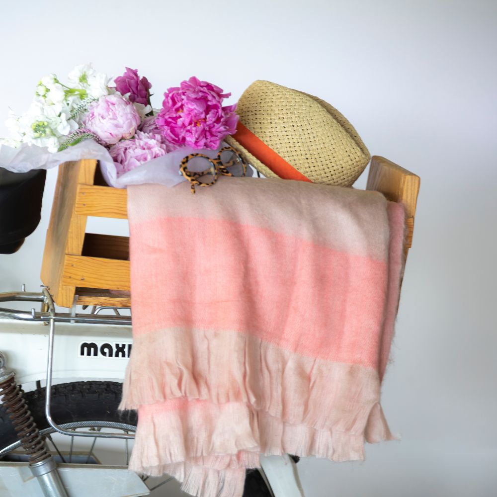 Handgewebte Alpaka-Decke aus Ecuador – Faded Coral mit Fransen – Kallpa-Kollektion