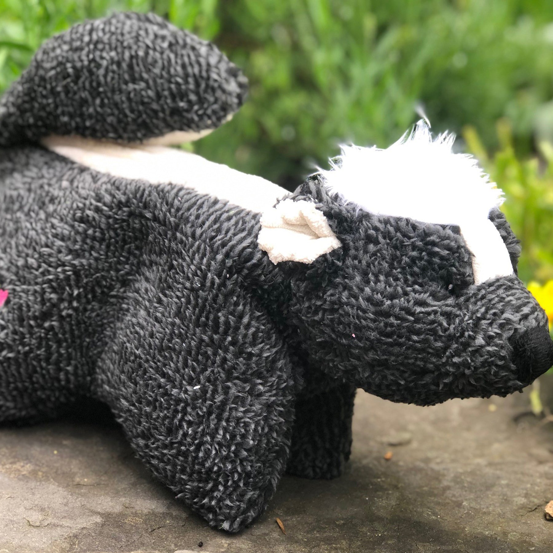 Squooshie™ Stinktier Plüsch-Hundespielzeug